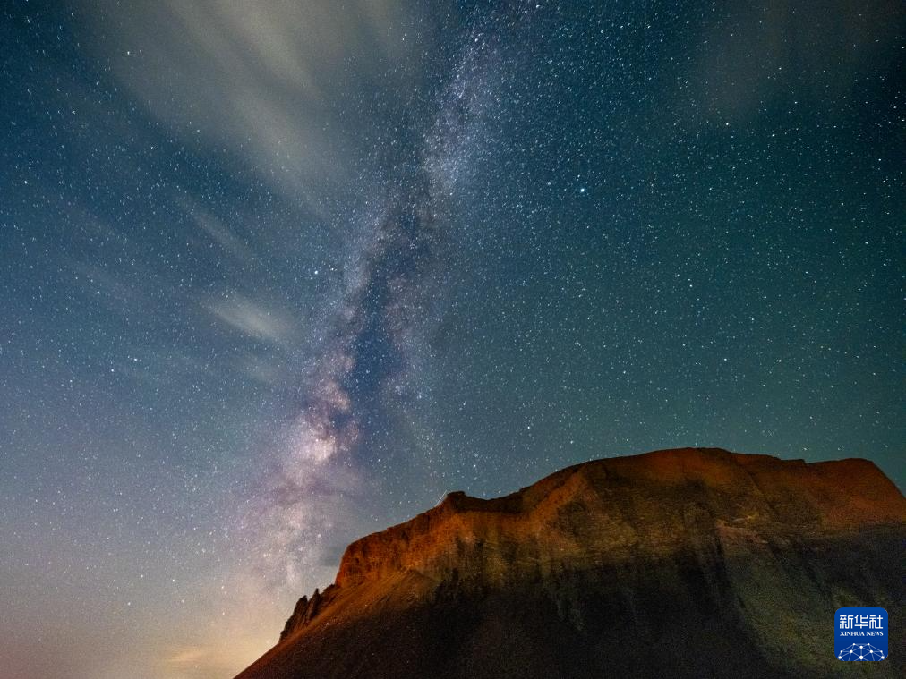 美丽中国｜ 星空下的草原火山