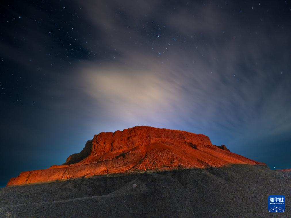 美丽中国｜ 星空下的草原火山