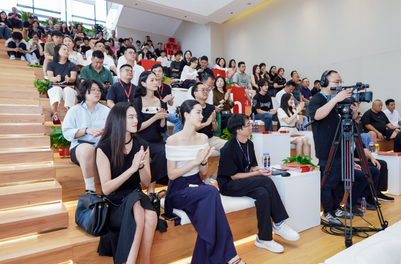 2025郑州时装周 中牟艺秀小镇盛装启幕