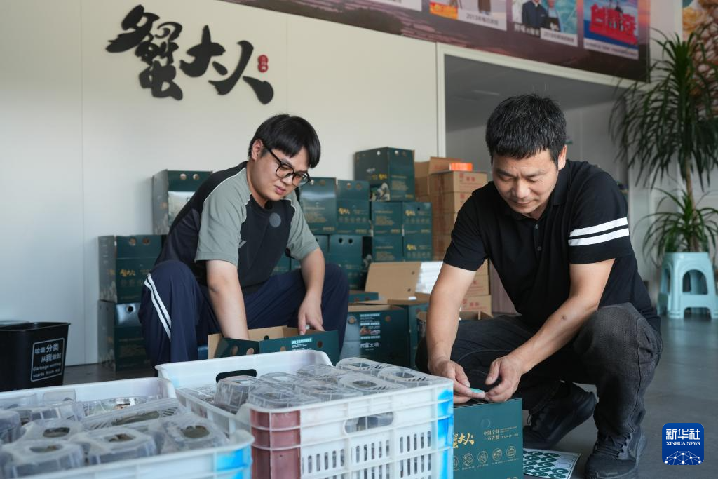 浙江：三门湾青蟹迎丰收