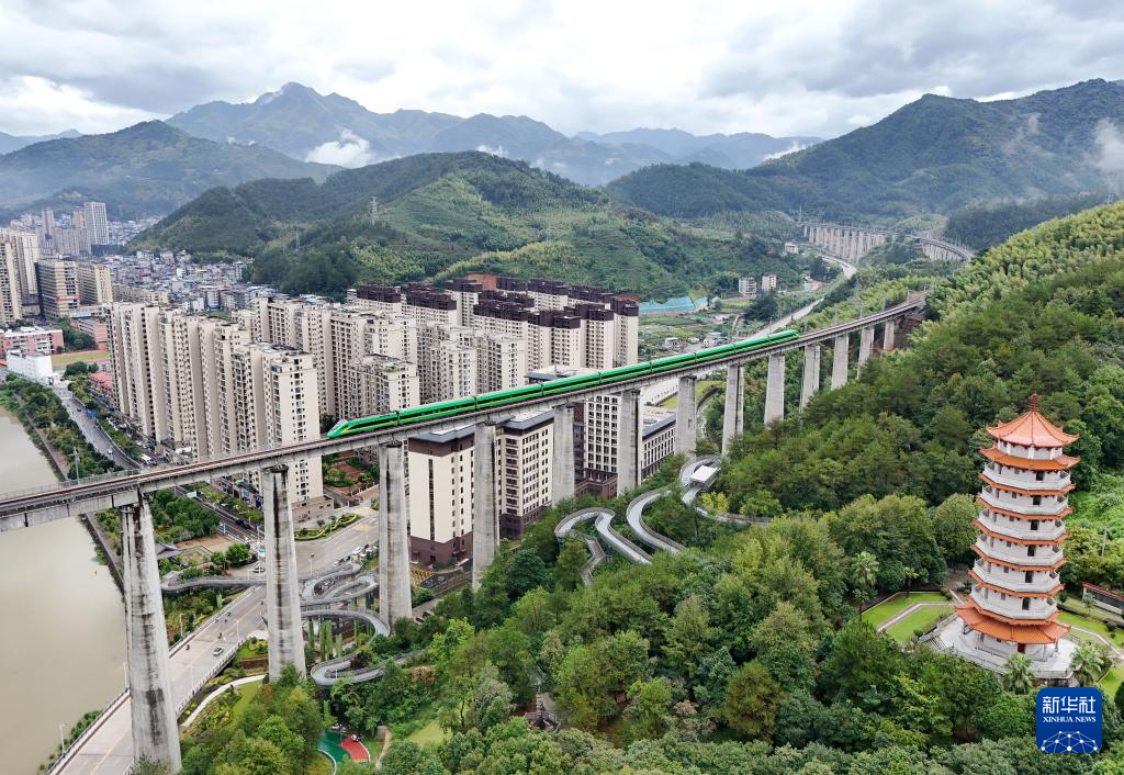 衢宁铁路为闽东北山区带来新活力