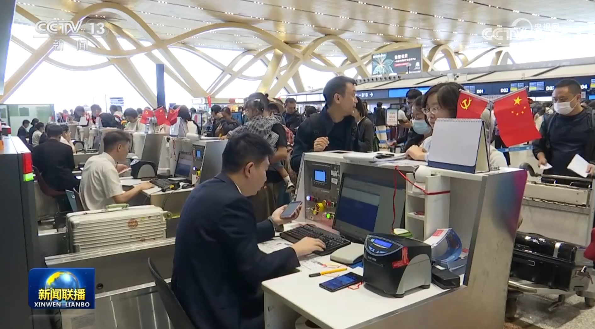 假期返程客流增加 交通部门增运力保出行