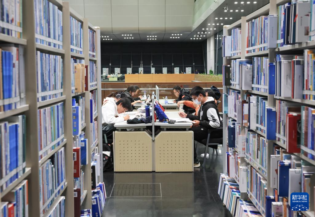 冬日国图读书暖