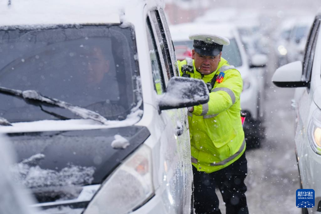 新疆多地迎来降雪
