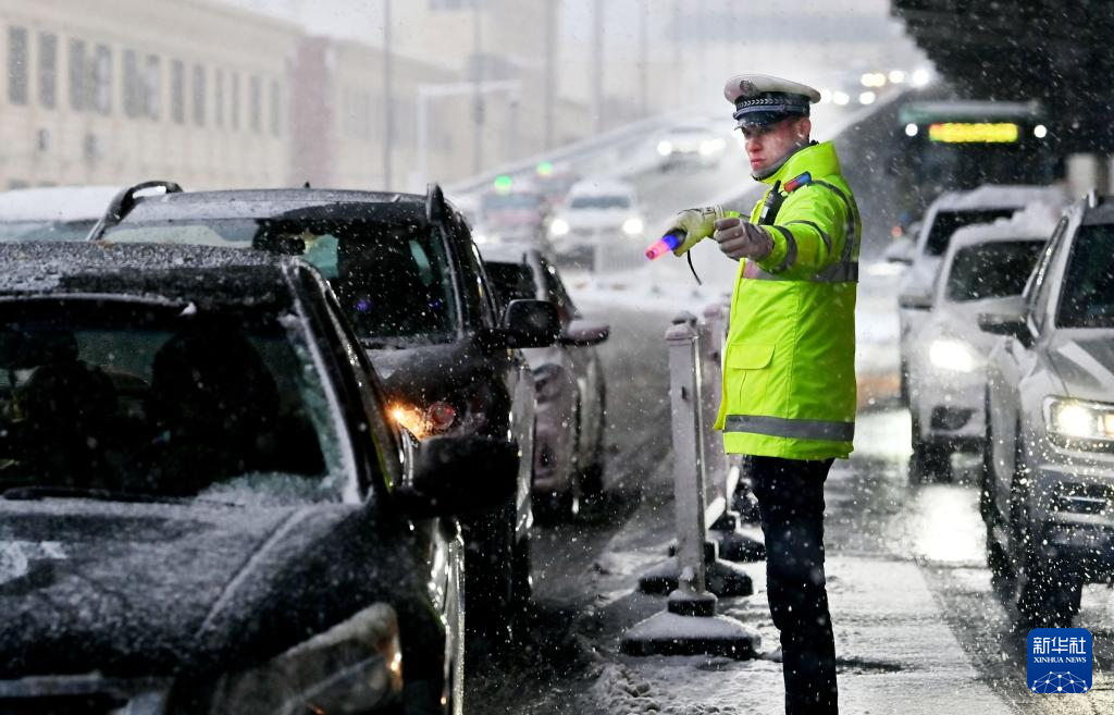 新疆多地迎来降雪