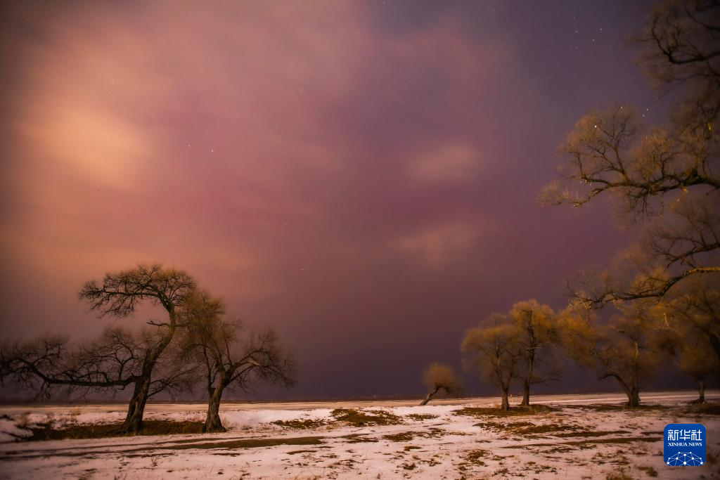 绚丽极光“光临”中国最北天空