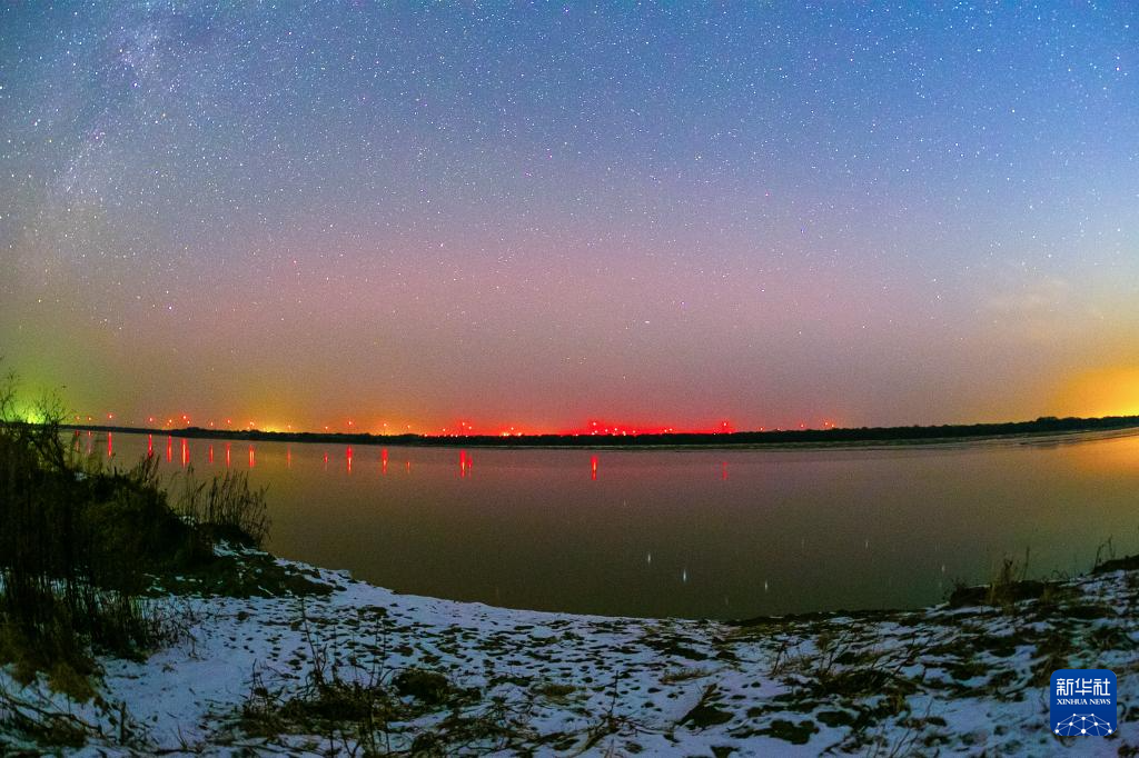 绚丽极光“光临”中国最北天空