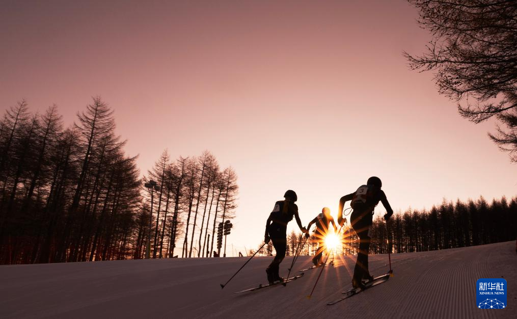 全国滑雪登山挑战赛闭幕