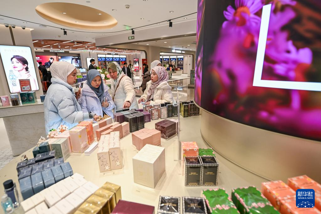 我国西北首家市内免税店在西安正式开业