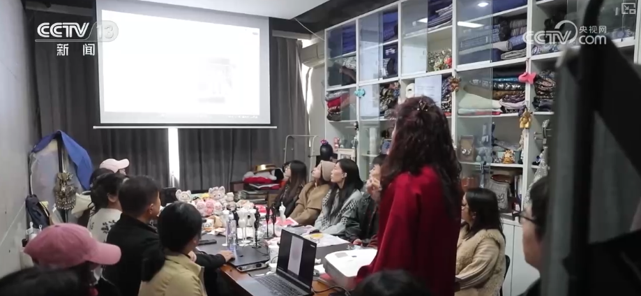 “悦己消费”持续升温带火“娃衣”大市场 开辟时尚玩偶圈新赛道