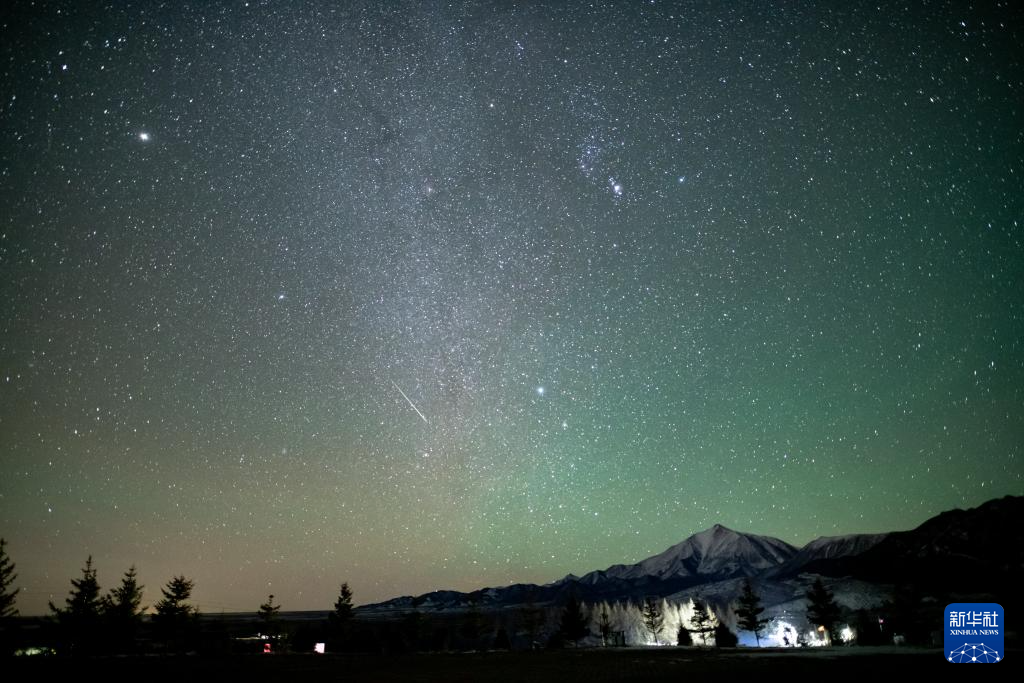 双子座流星雨闪耀夜空