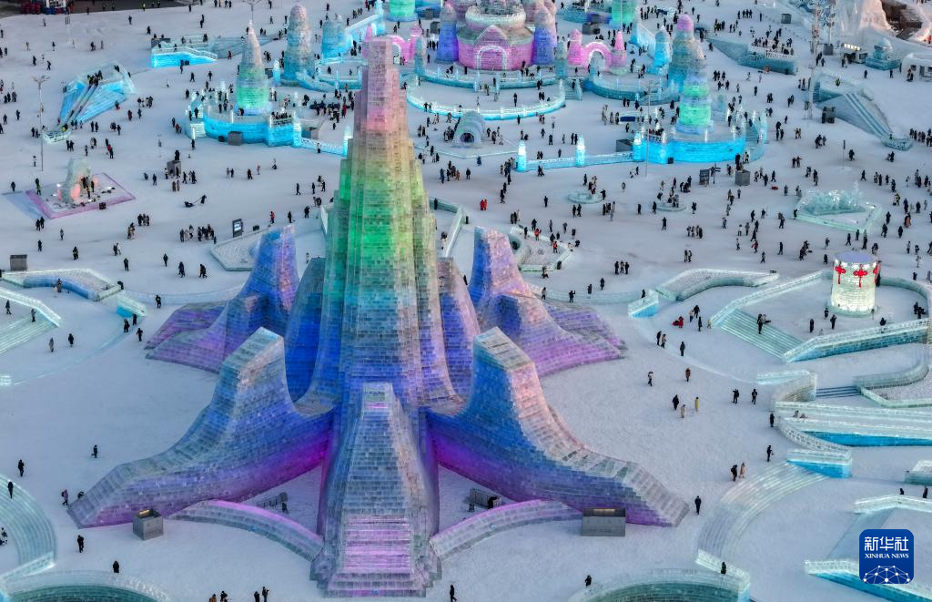 最大规模的哈尔滨冰雪大世界开园