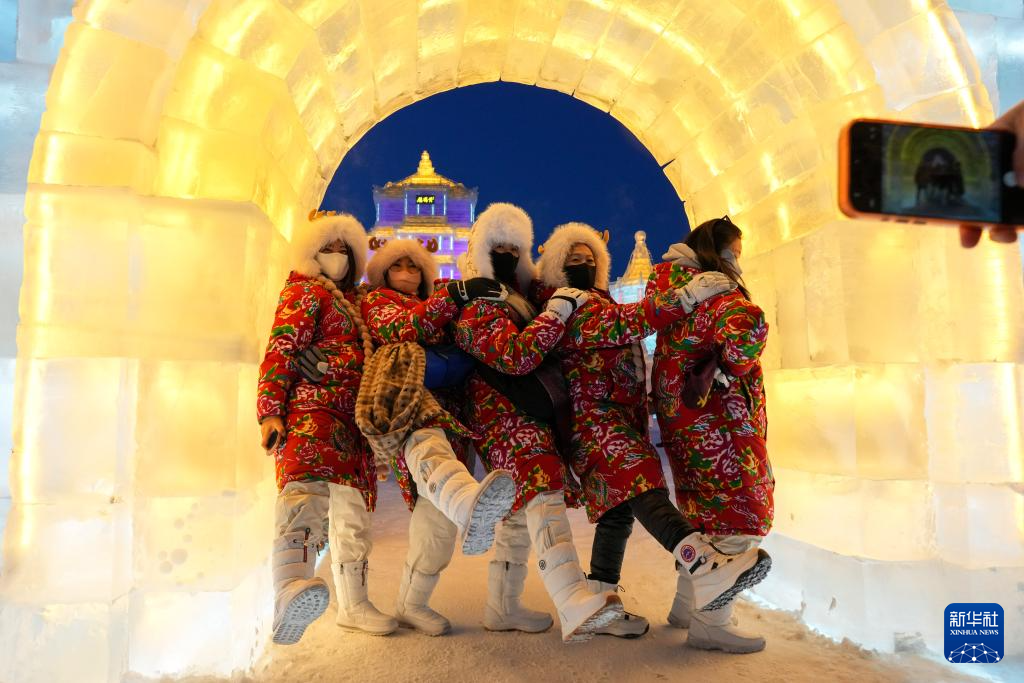 最大规模的哈尔滨冰雪大世界开园