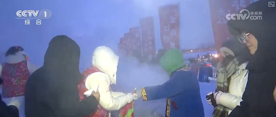 “沉浸式体验+多元场景”释放多彩活力 游客欢度佳节