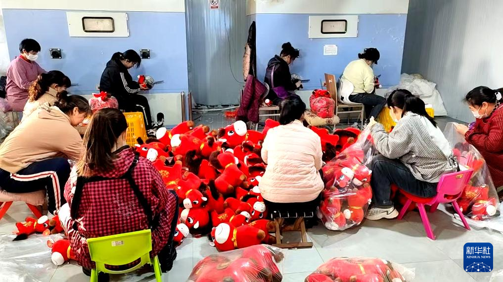 浙江义乌:“哭哭马”意外走红成爆款玩具