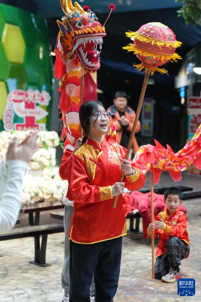 杭州:少儿“新春赶大集”