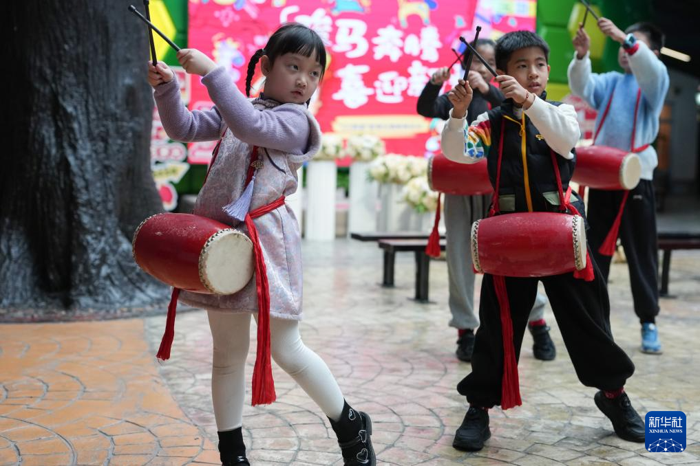 杭州:少儿“新春赶大集”