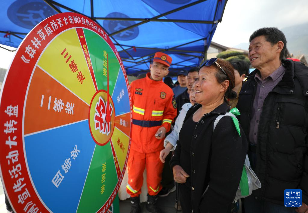 江西上饶:防火宣传进景区