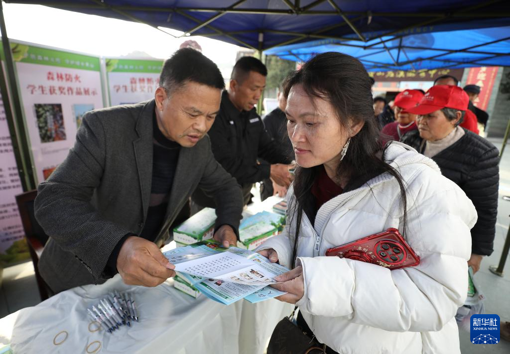 江西上饶:防火宣传进景区