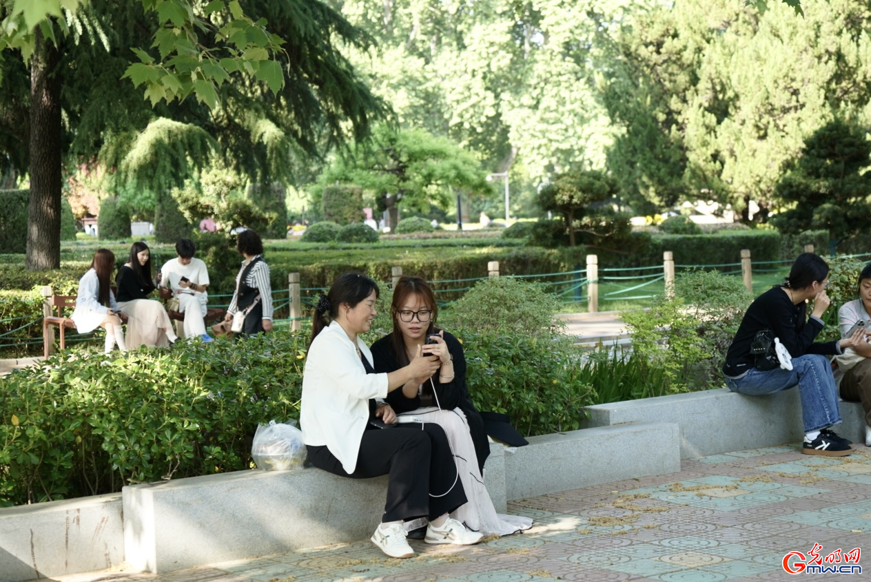 郑州：春日有约 市民尽享好春光