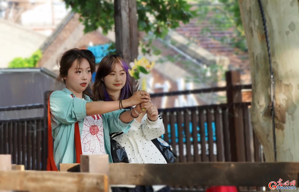 郑州：春日有约 市民尽享好春光