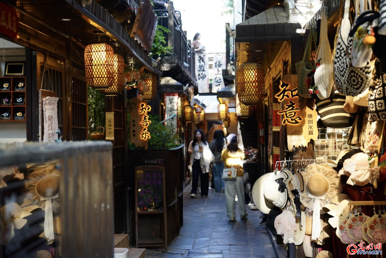 郑州：春日有约 市民尽享好春光