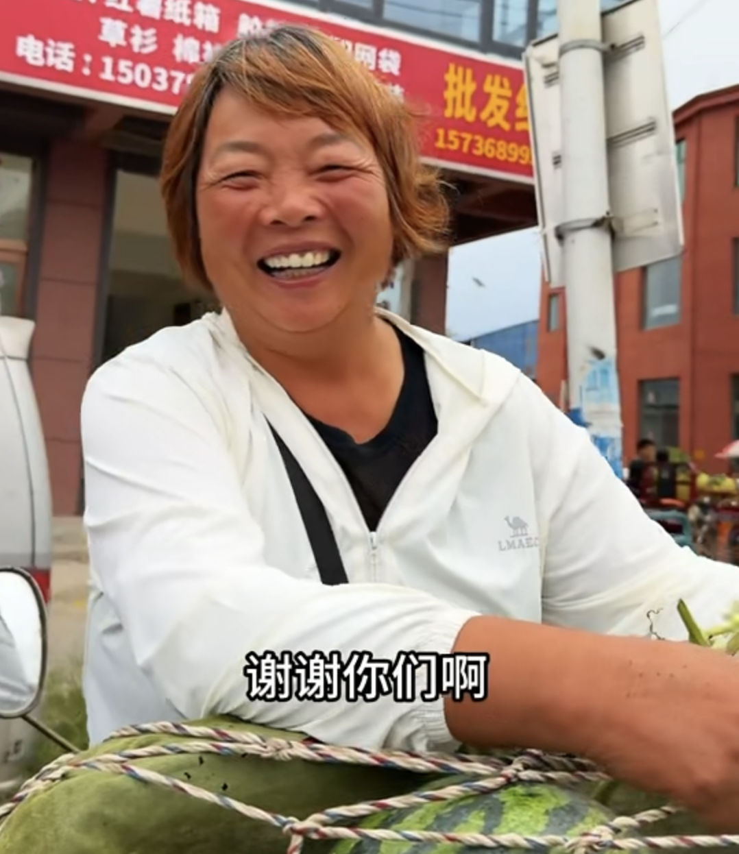 西瓜丰产却卖不上价 河南瓜农该怎么办?这场爱心接力给出了答案!
