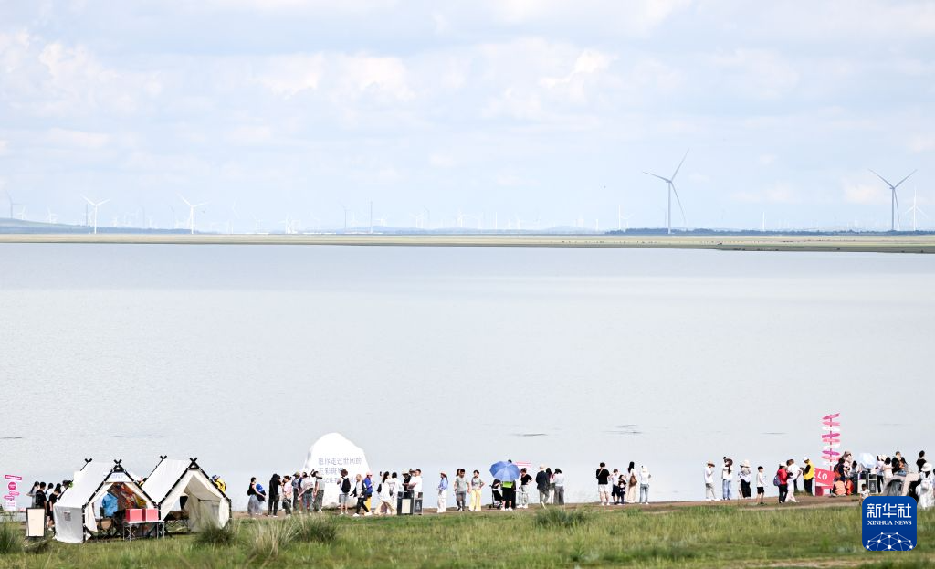 内蒙古太仆寺旗:“牛奶湖”引客来