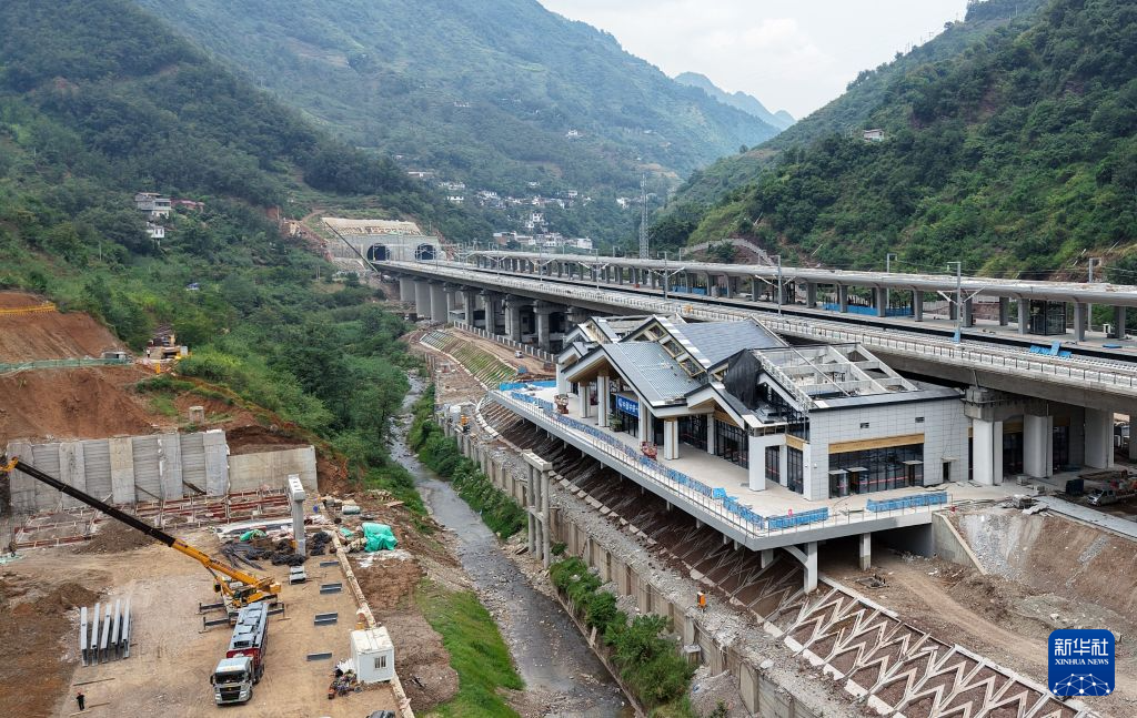 渝昆高铁昭通段车站建设进展顺利