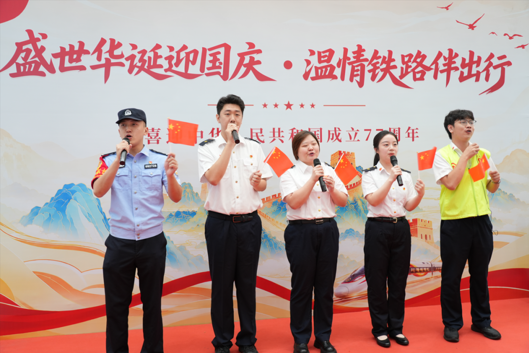 我的铁路风景|列车上、车站里、海峡间,唱响爱国赞歌!