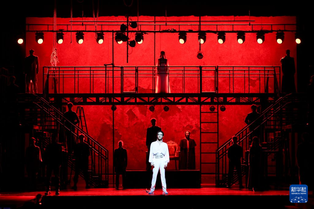 北京人艺剧场版《哈姆雷特》在沪首演