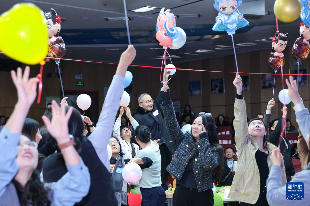 “家长夜校”走进小学校园
