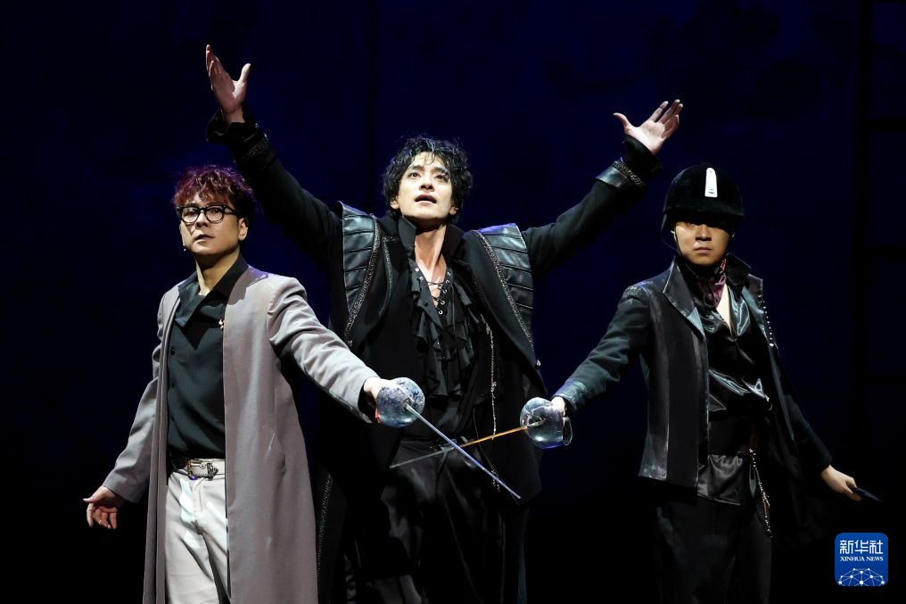 北京人艺剧场版《哈姆雷特》在沪首演