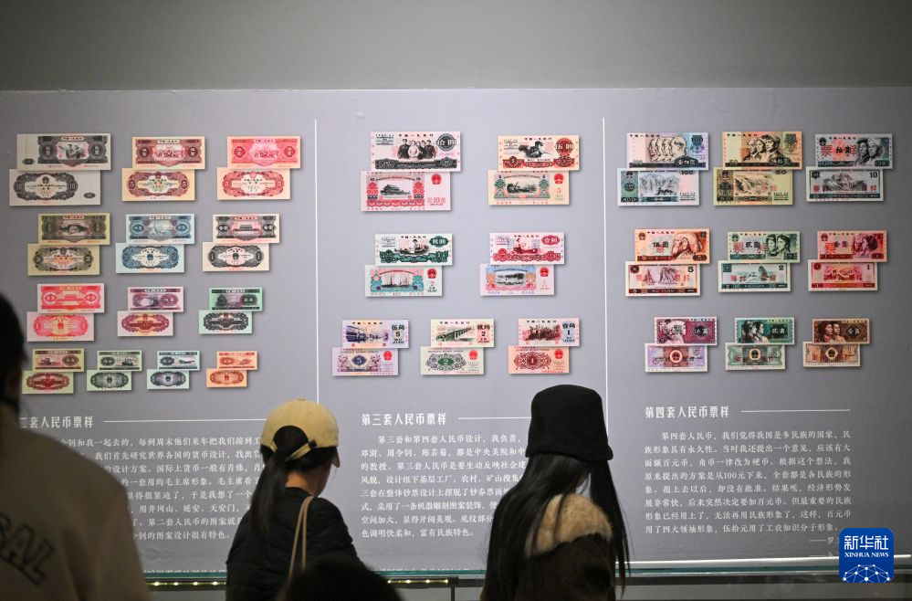 国博举办罗工柳艺术文献展