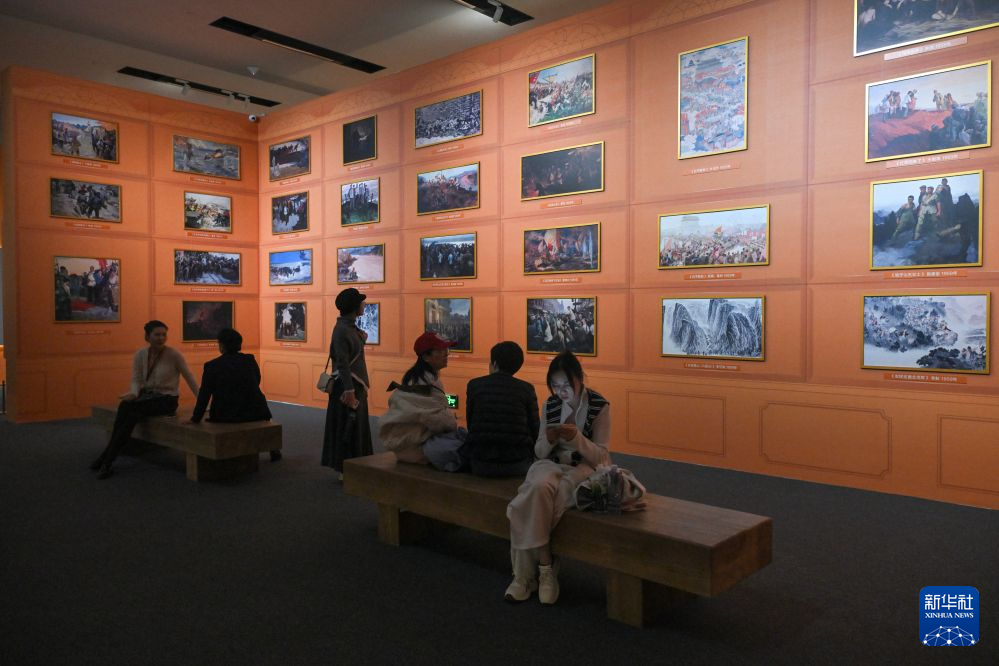 国博举办罗工柳艺术文献展