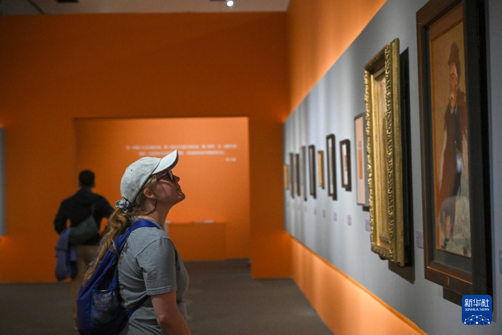国博举办罗工柳艺术文献展