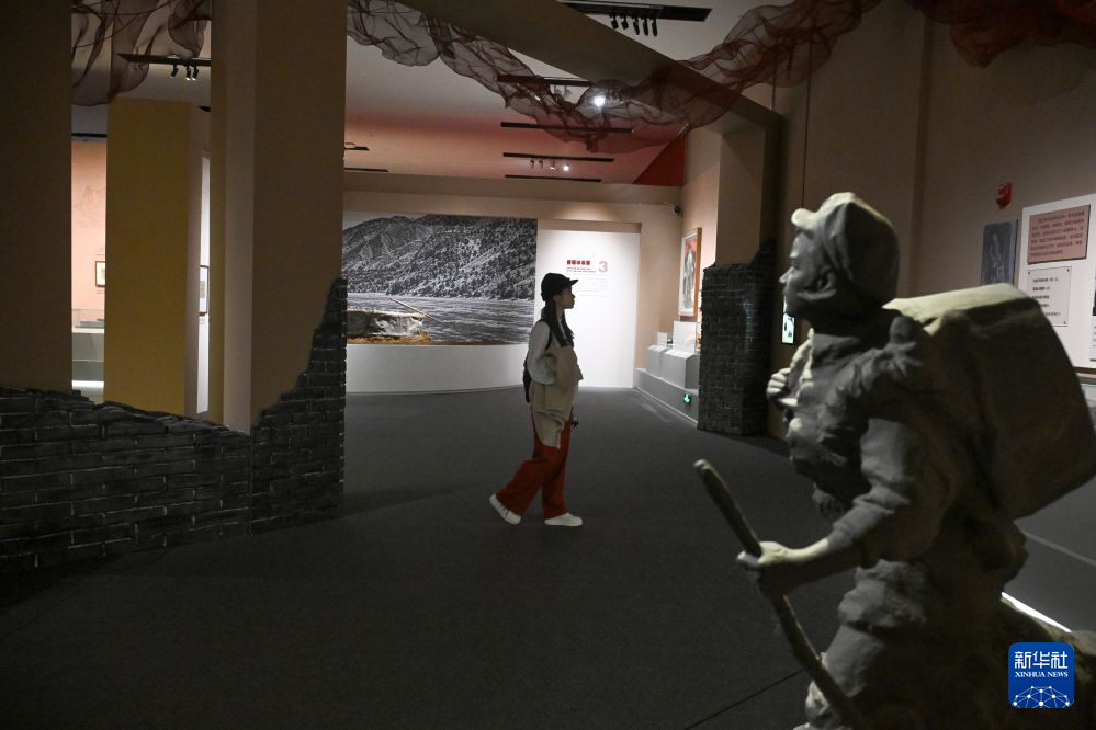 纪念中国工农红军长征胜利90周年文物联展在国博开幕